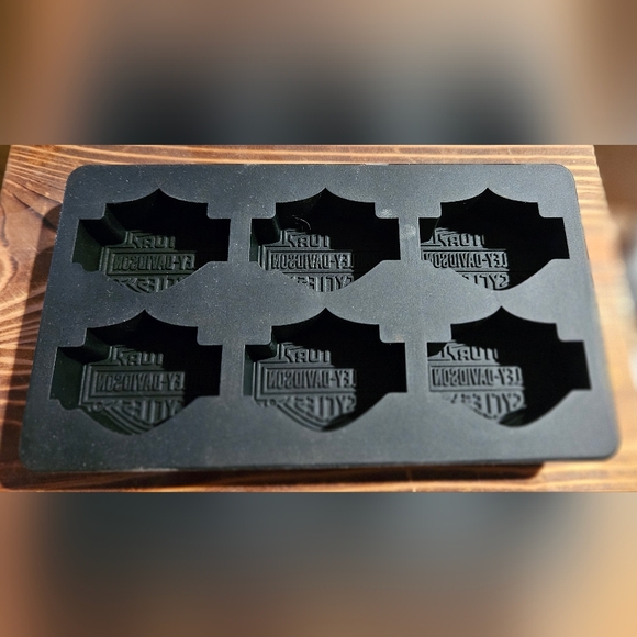 Harley-Davidson Silver and Clear Glass Set - Picture 4 of 4